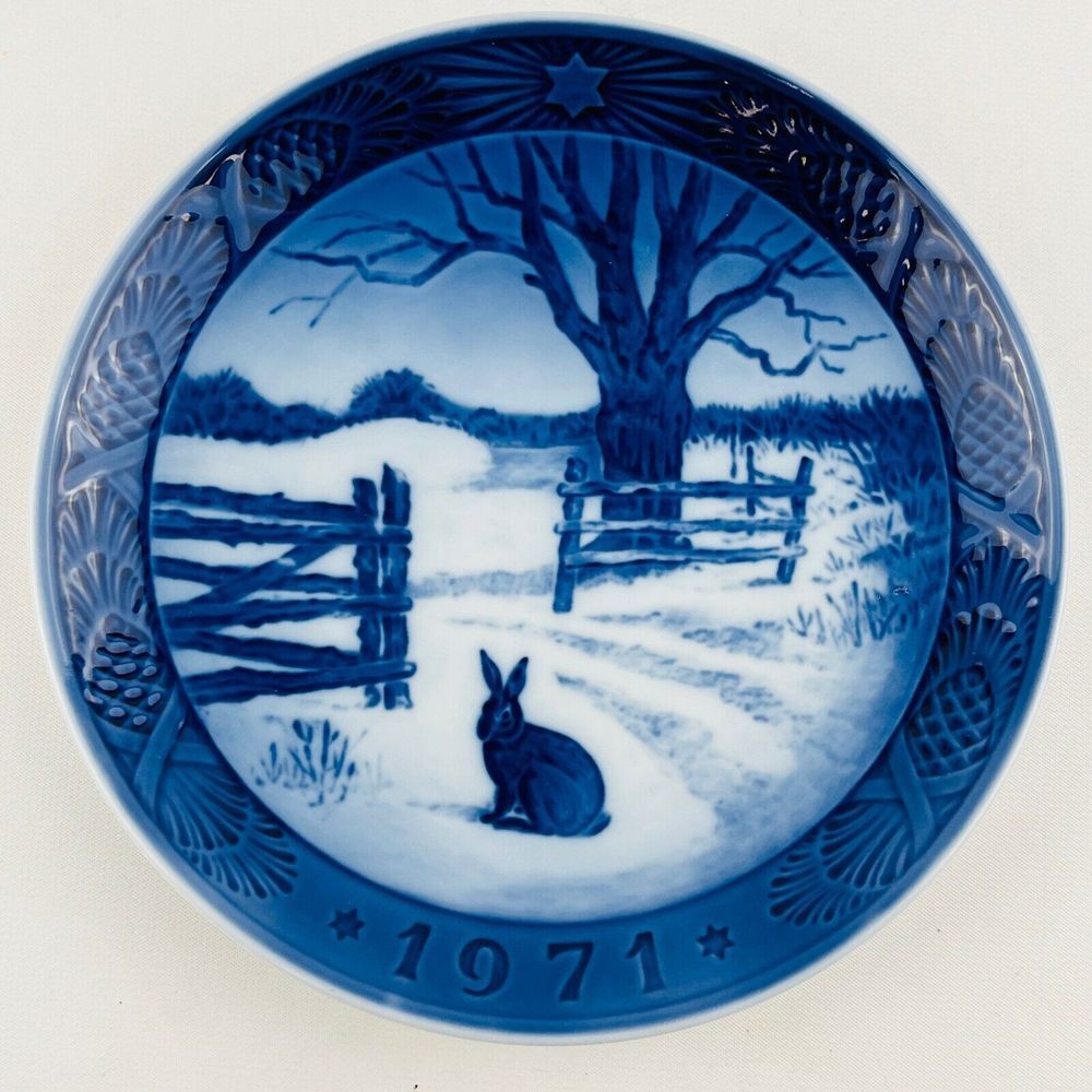 Vintage Royal Copenhagen Hare In Winter Blue Christmas Plate Kai Lange 1971